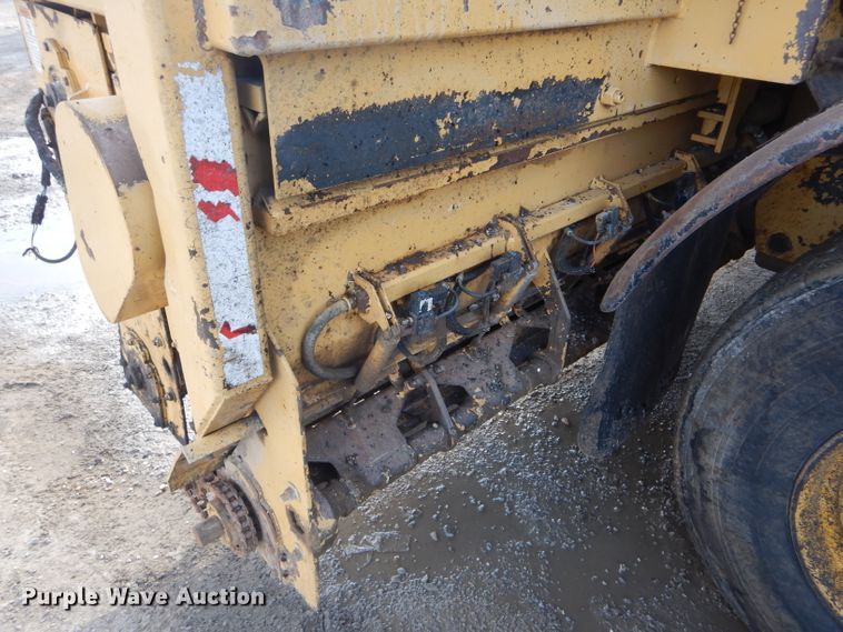 image for item DH6444 2003 Etnyre Quad chip spreader