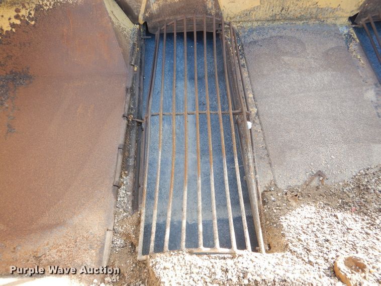 image for item DH6444 2003 Etnyre Quad chip spreader