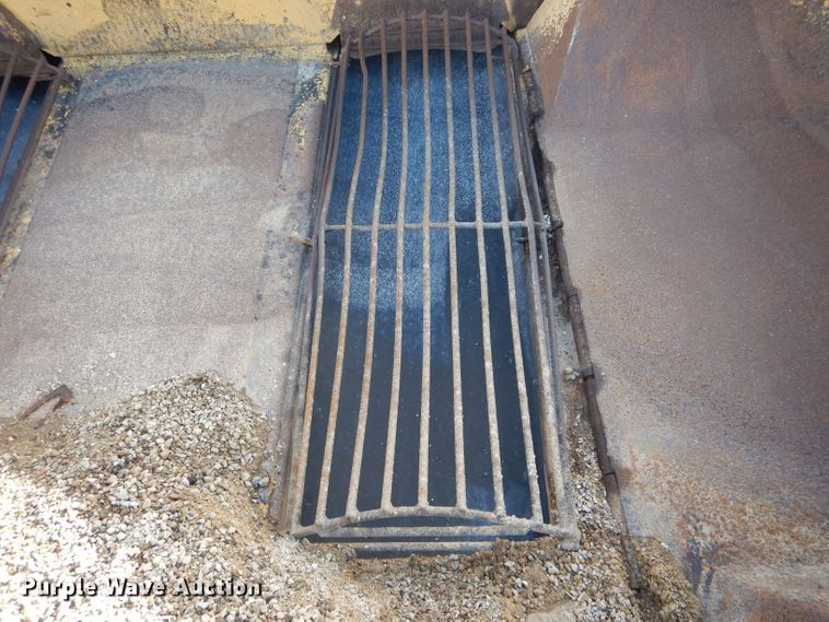 image for item DH6444 2003 Etnyre Quad chip spreader