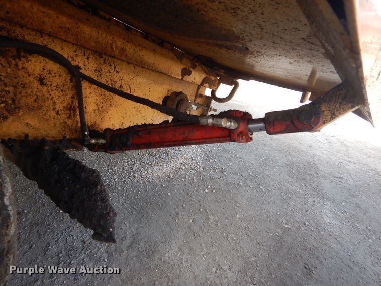 image for item DH6444 2003 Etnyre Quad chip spreader