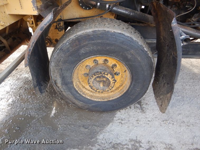 image for item DH6444 2003 Etnyre Quad chip spreader