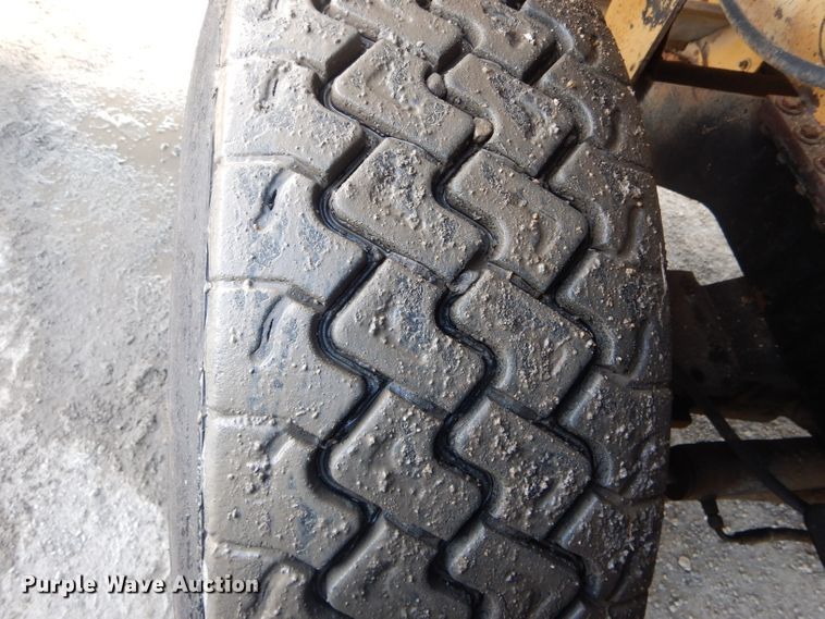 image for item DH6444 2003 Etnyre Quad chip spreader