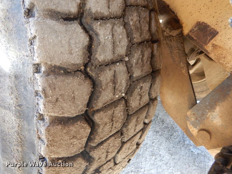 image for item DH6444 2003 Etnyre Quad chip spreader