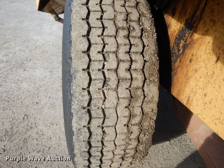 image for item DH6444 2003 Etnyre Quad chip spreader