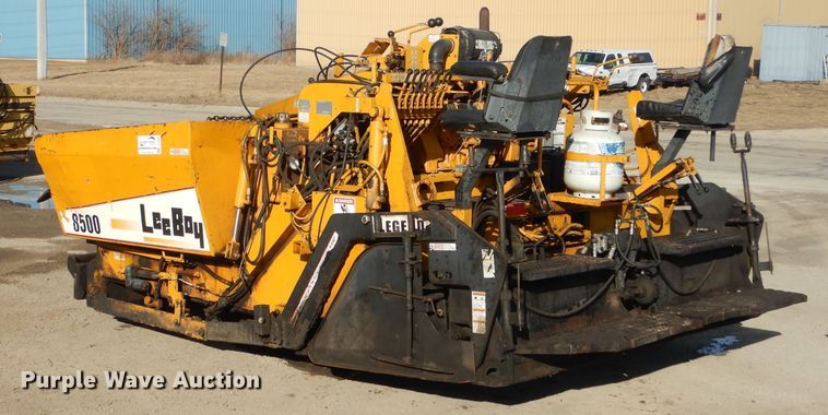 image for item DH6445 LeeBoy L8500T paver