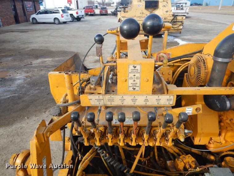 image for item DH6445 LeeBoy L8500T paver