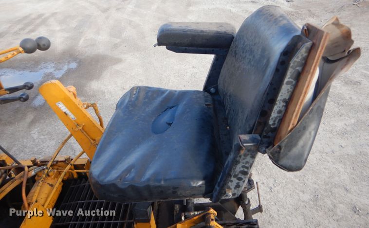 image for item DH6445 LeeBoy L8500T paver