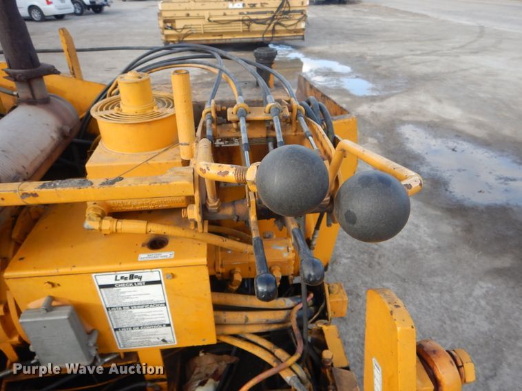 image for item DH6445 LeeBoy L8500T paver