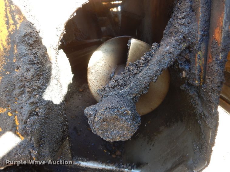 image for item DH6445 LeeBoy L8500T paver