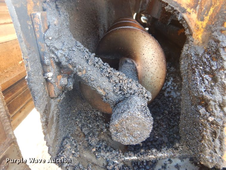 image for item DH6445 LeeBoy L8500T paver