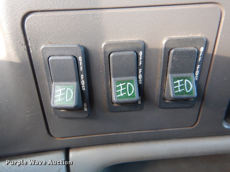 image for item DH6446 2000 Ford F550 Super Duty XL utility truck