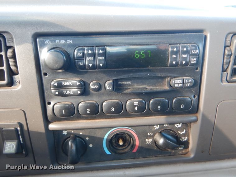 image for item DH6446 2000 Ford F550 Super Duty XL utility truck