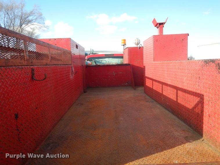 image for item DH6446 2000 Ford F550 Super Duty XL utility truck