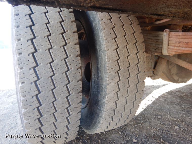 image for item DH6446 2000 Ford F550 Super Duty XL utility truck