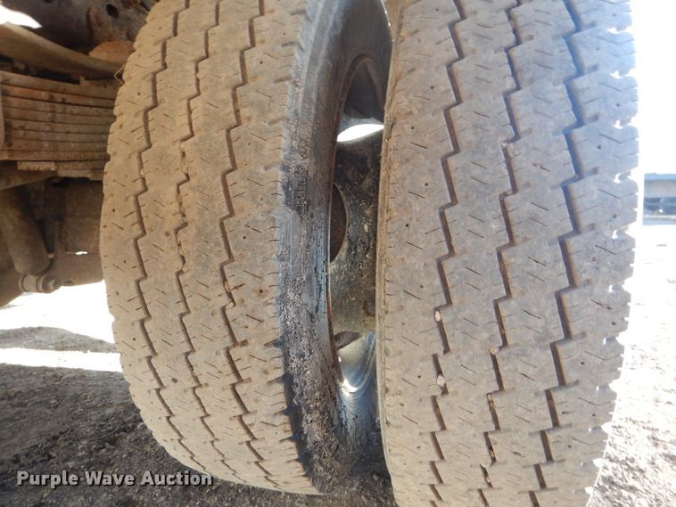 image for item DH6446 2000 Ford F550 Super Duty XL utility truck