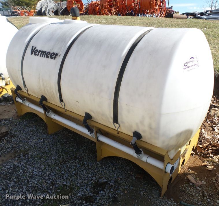 image for item DH7878 Vermeer fluid mixing tank