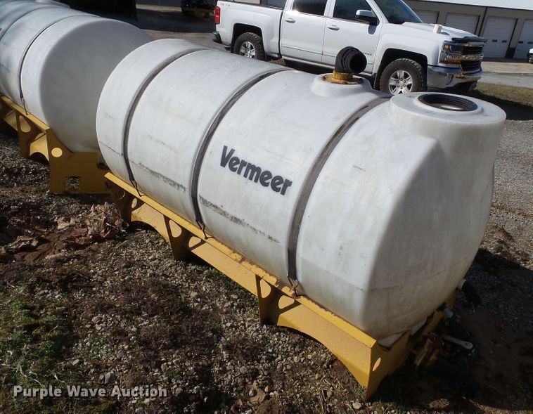 image for item DH7878 Vermeer fluid mixing tank