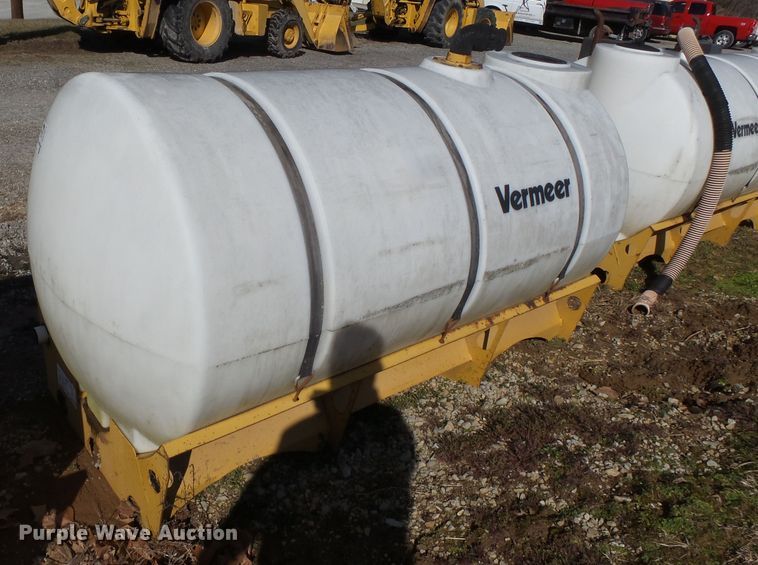 image for item DH7878 Vermeer fluid mixing tank