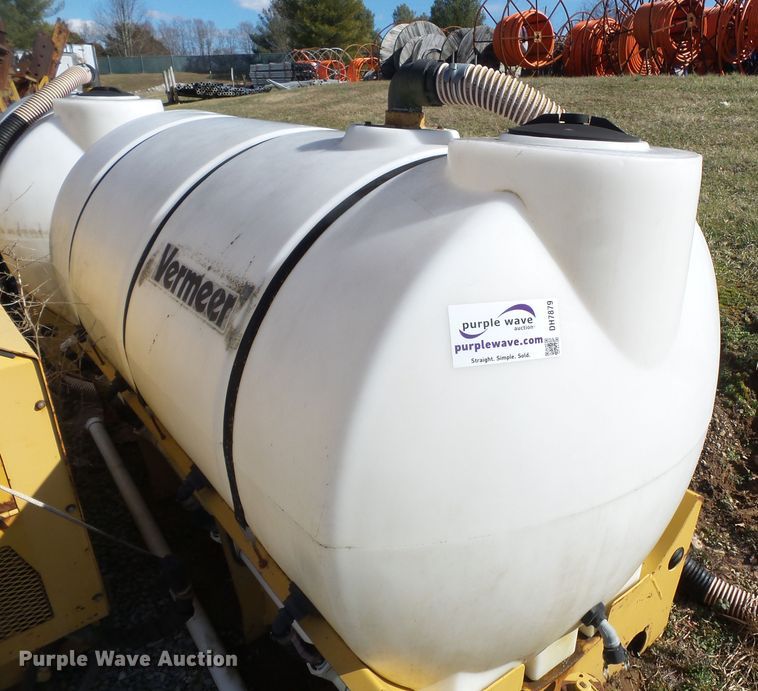 image for item DH7879 Vermeer fluid mixing tank