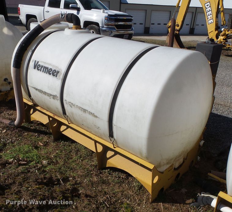 image for item DH7879 Vermeer fluid mixing tank