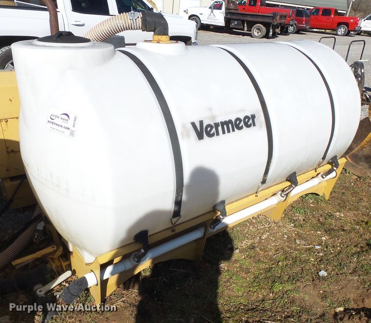 image for item DH7882 Vermeer fluid mixing tank