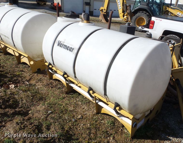 image for item DH7882 Vermeer fluid mixing tank