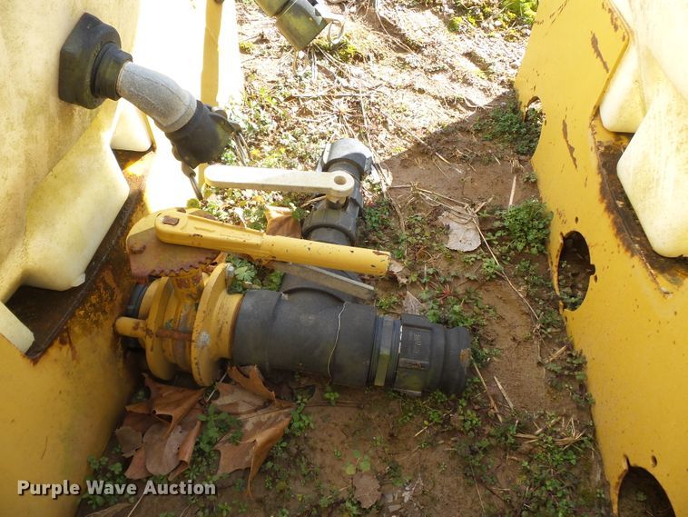 image for item DH7882 Vermeer fluid mixing tank