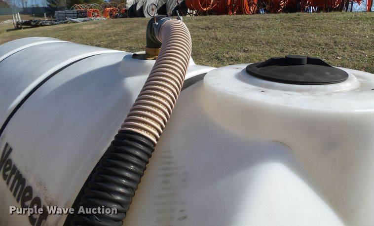 image for item DH7882 Vermeer fluid mixing tank