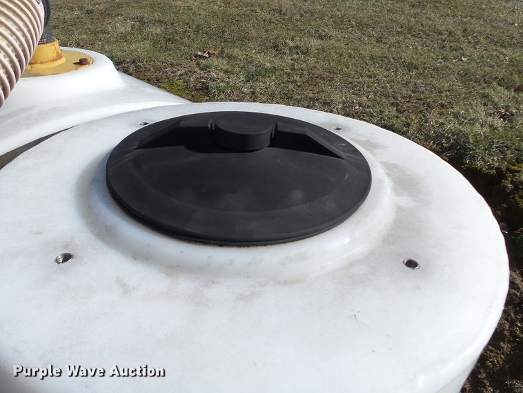 image for item DH7882 Vermeer fluid mixing tank