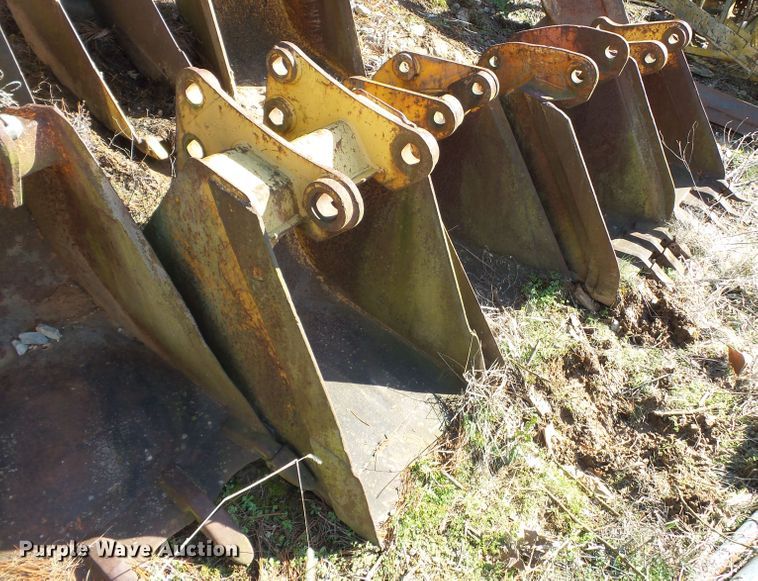 image for item DH7887 (4) backhoe buckets