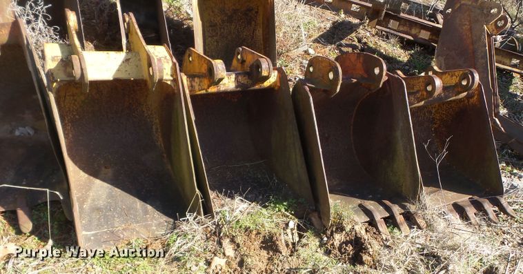 image for item DH7887 (4) backhoe buckets