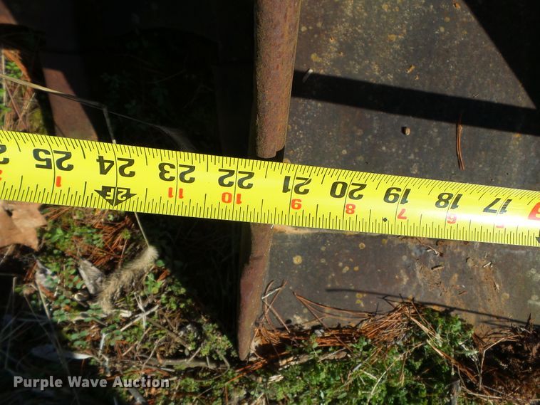 image for item DH7887 (4) backhoe buckets