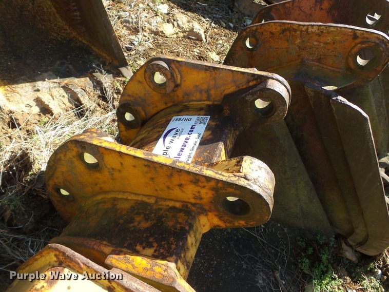 image for item DH7887 (4) backhoe buckets