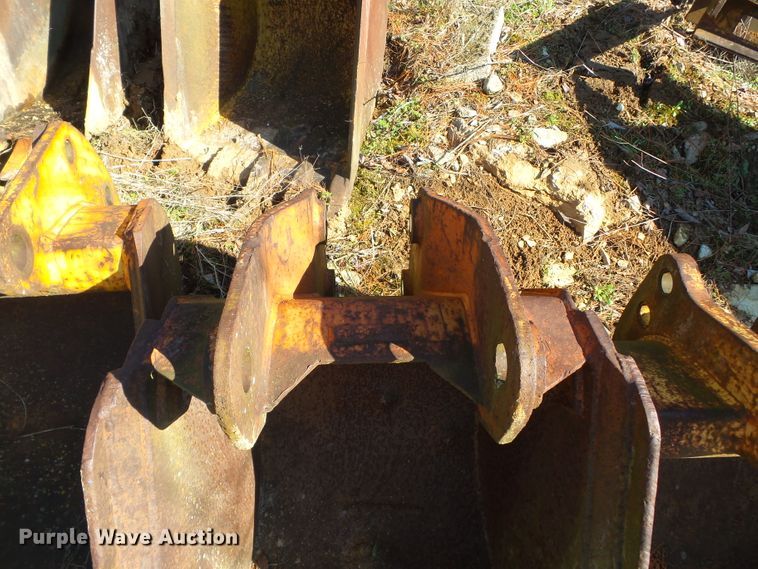 image for item DH7887 (4) backhoe buckets
