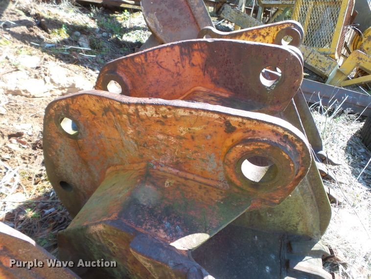 image for item DH7887 (4) backhoe buckets