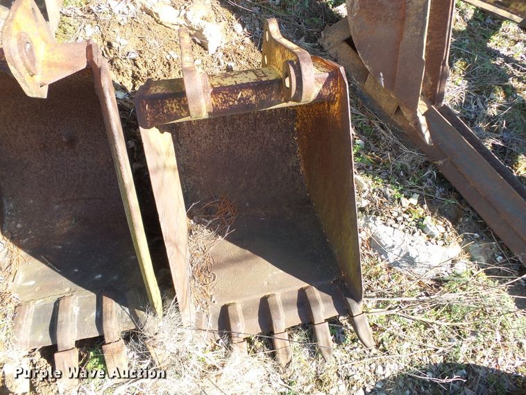 image for item DH7887 (4) backhoe buckets