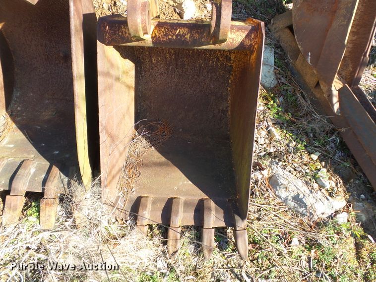 image for item DH7887 (4) backhoe buckets