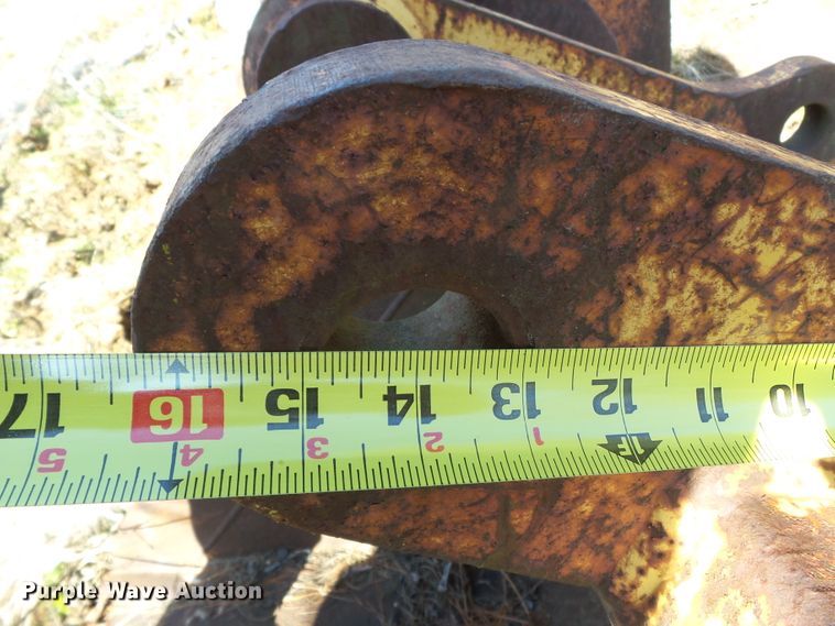 image for item DH7887 (4) backhoe buckets