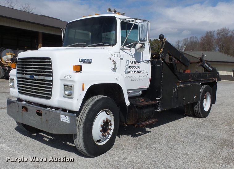 image for item DH7890 1990 Ford L8000 flatbed truck