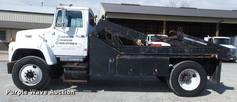 image for item DH7890 1990 Ford L8000 flatbed truck