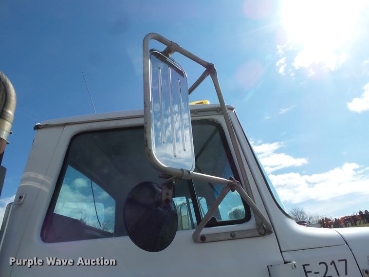 image for item DH7890 1990 Ford L8000 flatbed truck