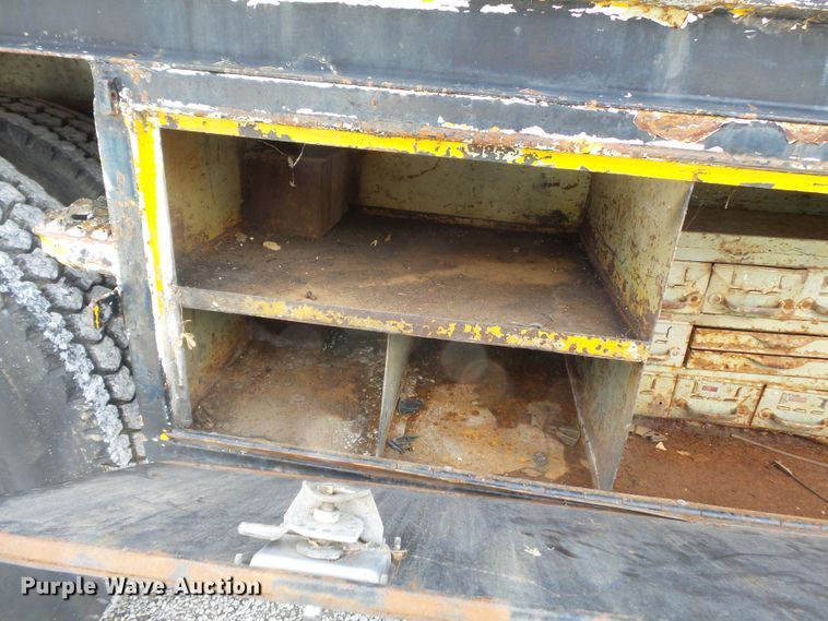 image for item DH7890 1990 Ford L8000 flatbed truck