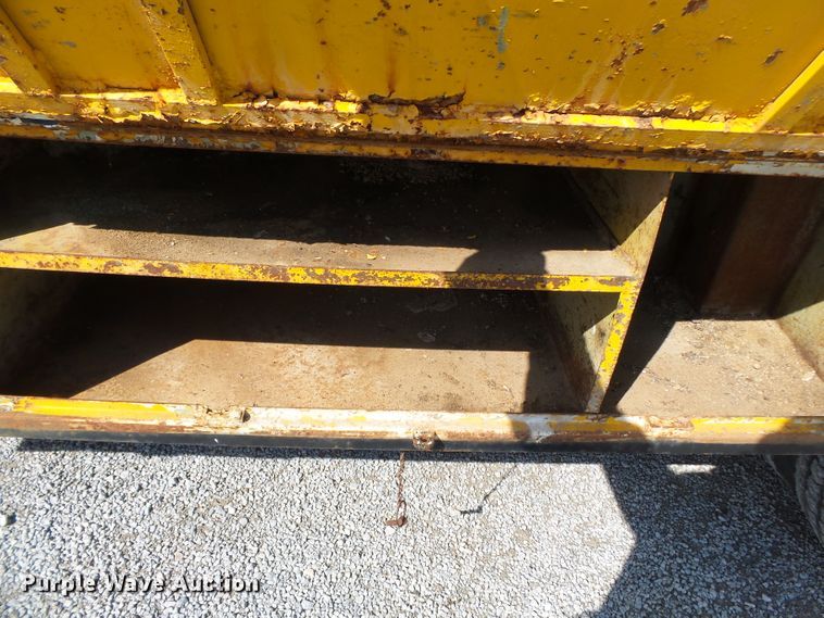 image for item DH7890 1990 Ford L8000 flatbed truck