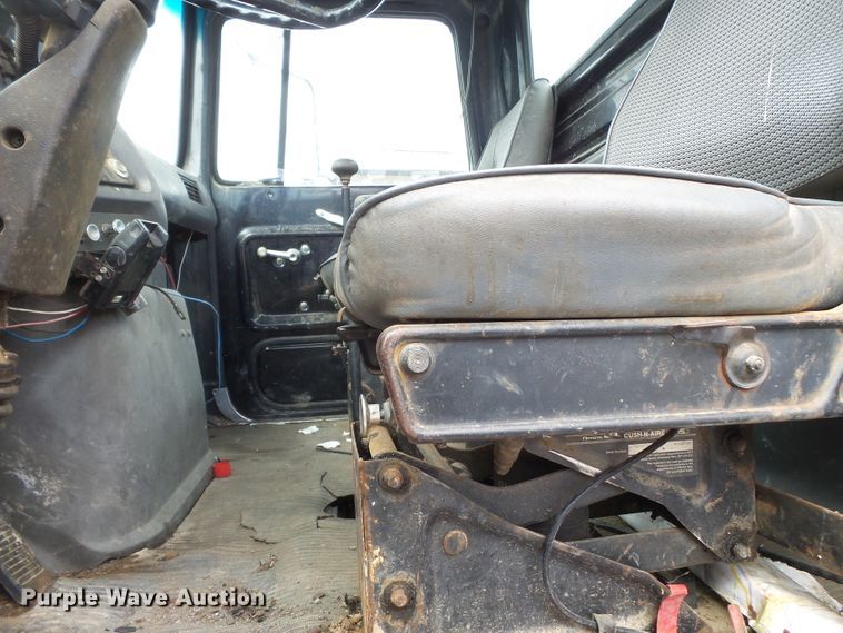 image for item DH7890 1990 Ford L8000 flatbed truck