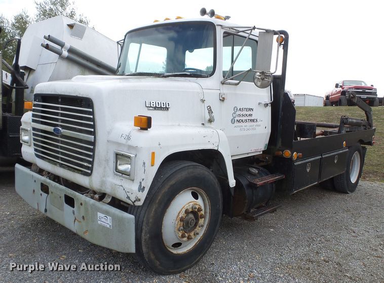 image for item DH7891 1990 Ford L8000 flatbed truck