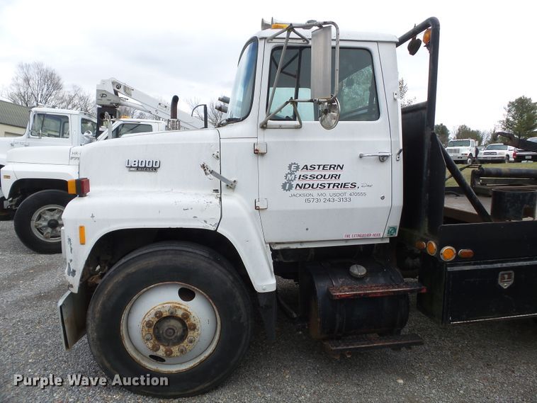 image for item DH7891 1990 Ford L8000 flatbed truck