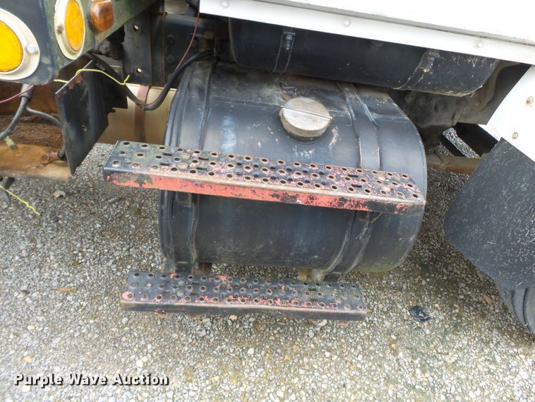 image for item DH7891 1990 Ford L8000 flatbed truck