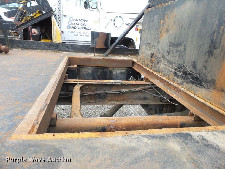 image for item DH7891 1990 Ford L8000 flatbed truck