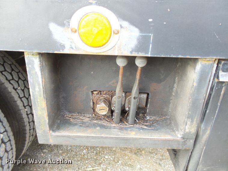 image for item DH7891 1990 Ford L8000 flatbed truck