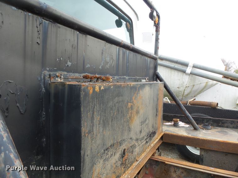 image for item DH7891 1990 Ford L8000 flatbed truck